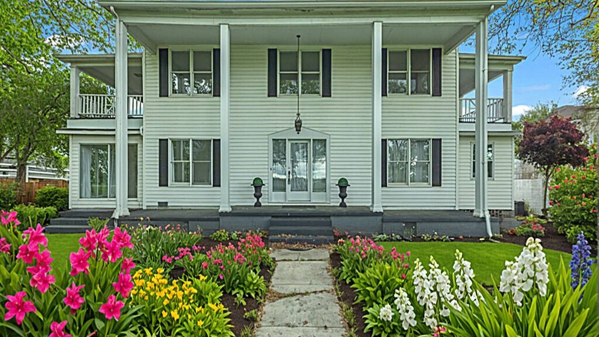 Crossville House | Vintage Serenity, Modern Comfort