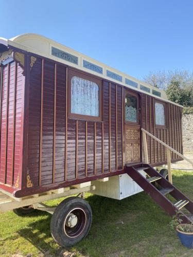 Turnchapel House | Vintage Showman's Wagon For Two Close to Beach