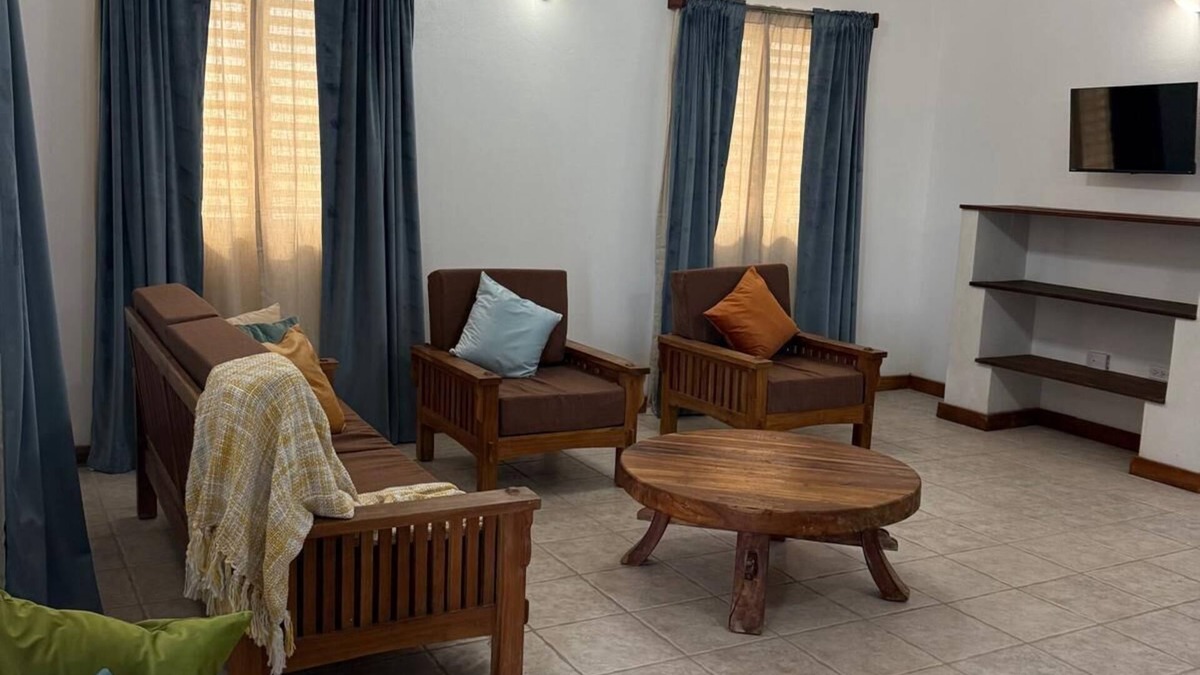 The Valley Cottage | Vintage Timbers Cottage 2-bedroom with AC, WiFi in North Side