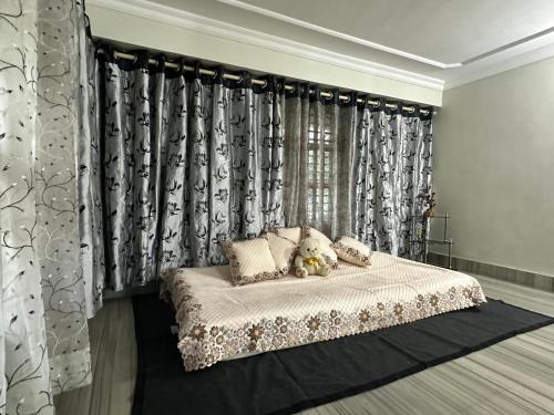 Sualkuchi House | Vintage Villa