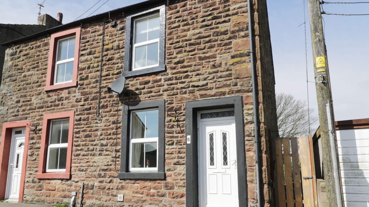 Dearham Cottage | VIOLET COTTAGE, pet friendly, with open fire in Dearham