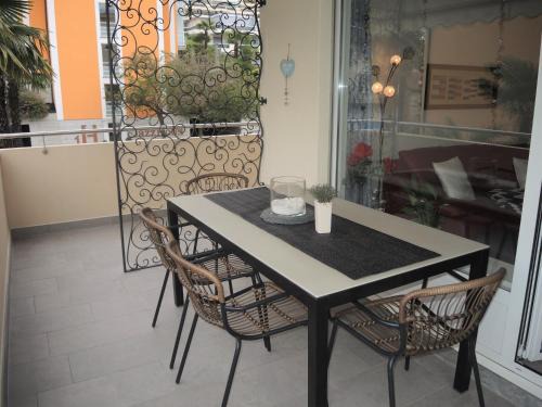 Ascona Apartment | Violetta by Fewotessin