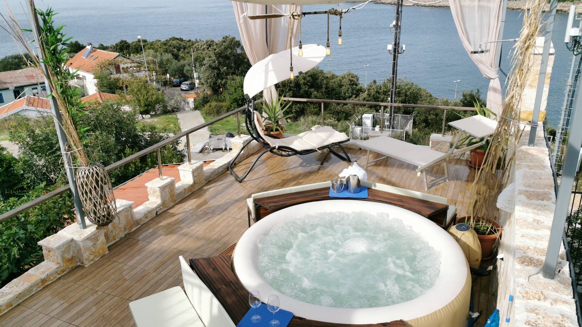 Utjeha House | VIP location, first line, Jacuzzi