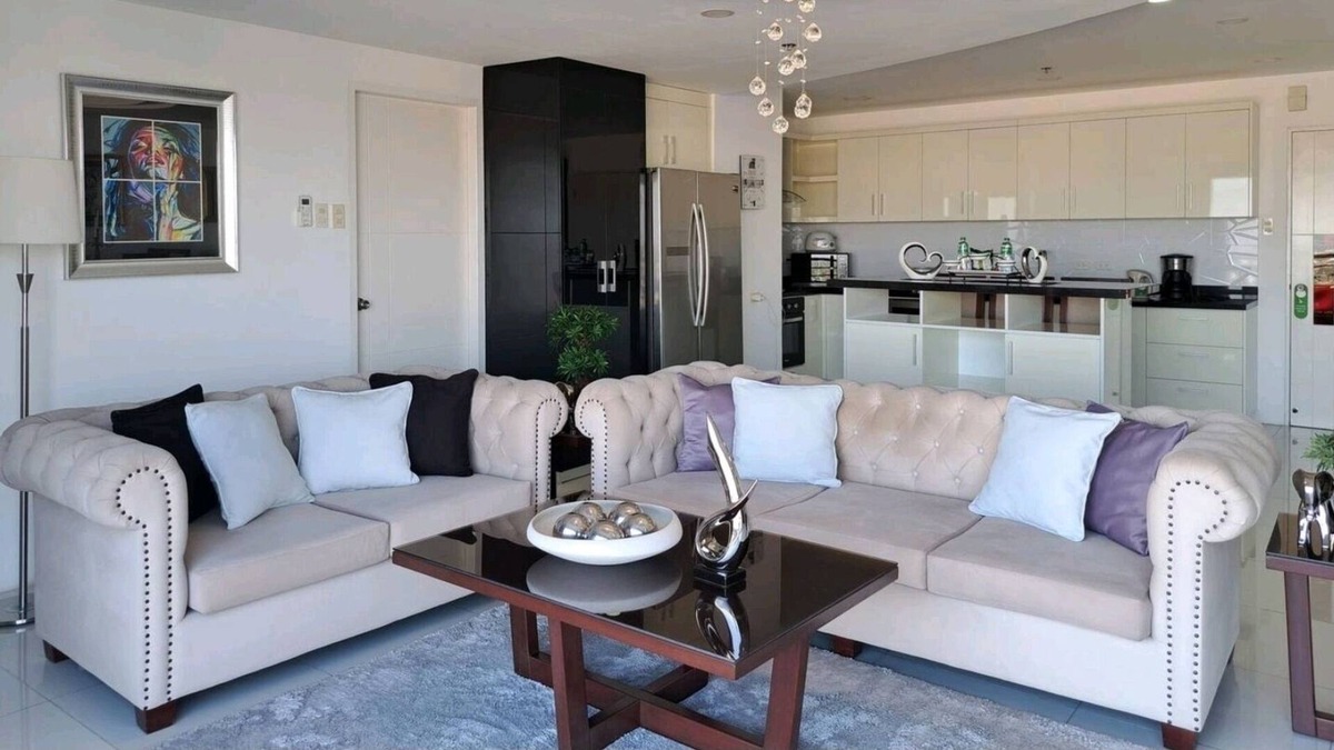 Angeles City Apartment | VIP Penthouse with Jacuzzi