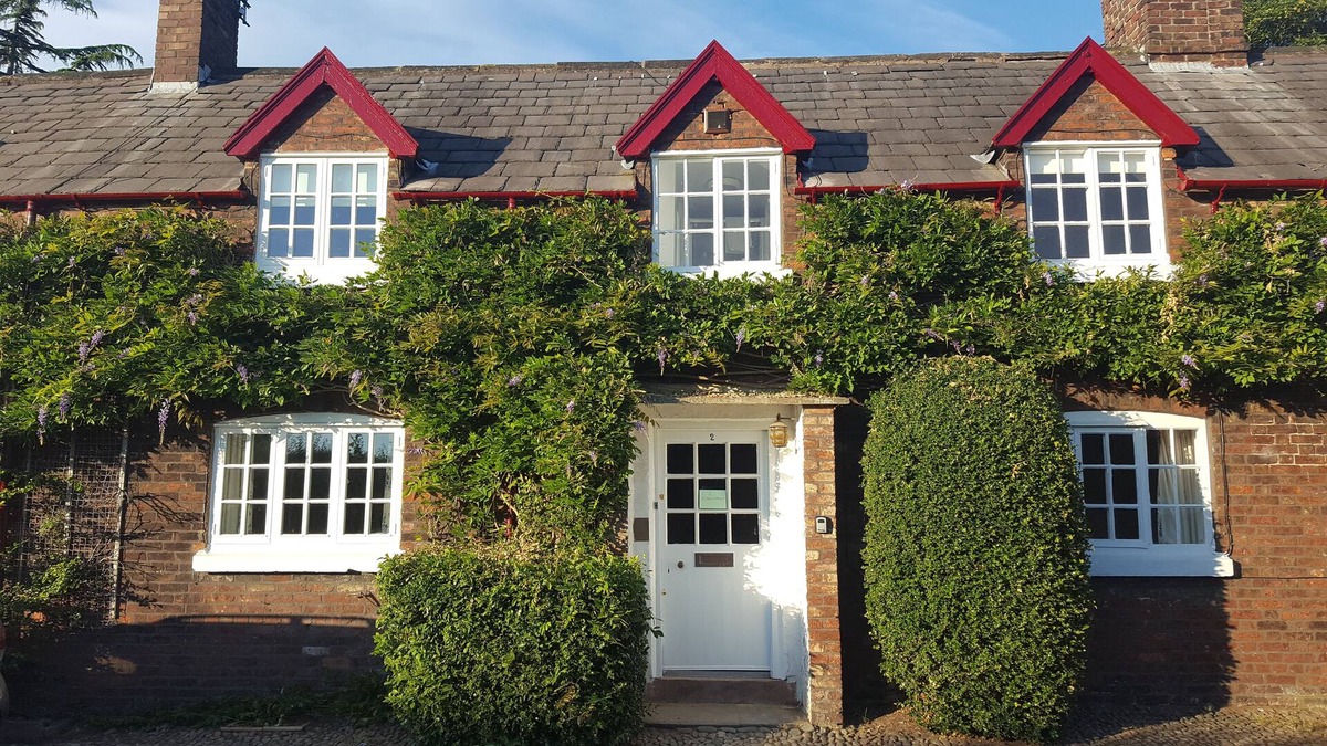 Rostherne Cottage | Virginia Cottage by Tatton Stays - Pet Friendly