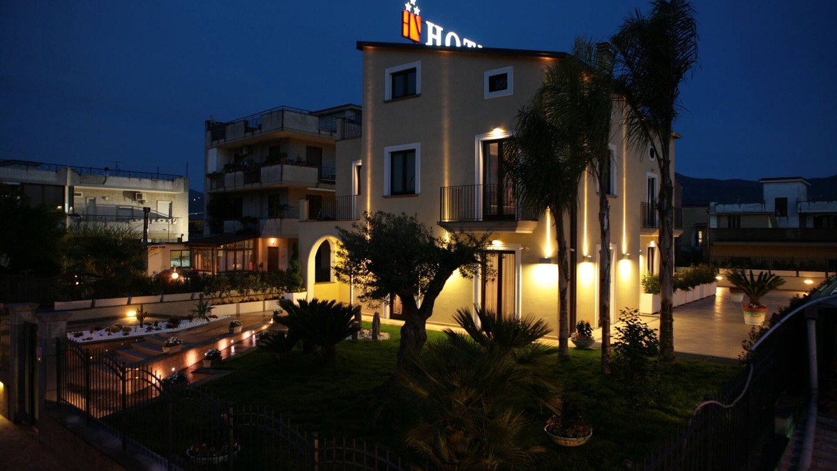 Pompei Hotel | Visagi