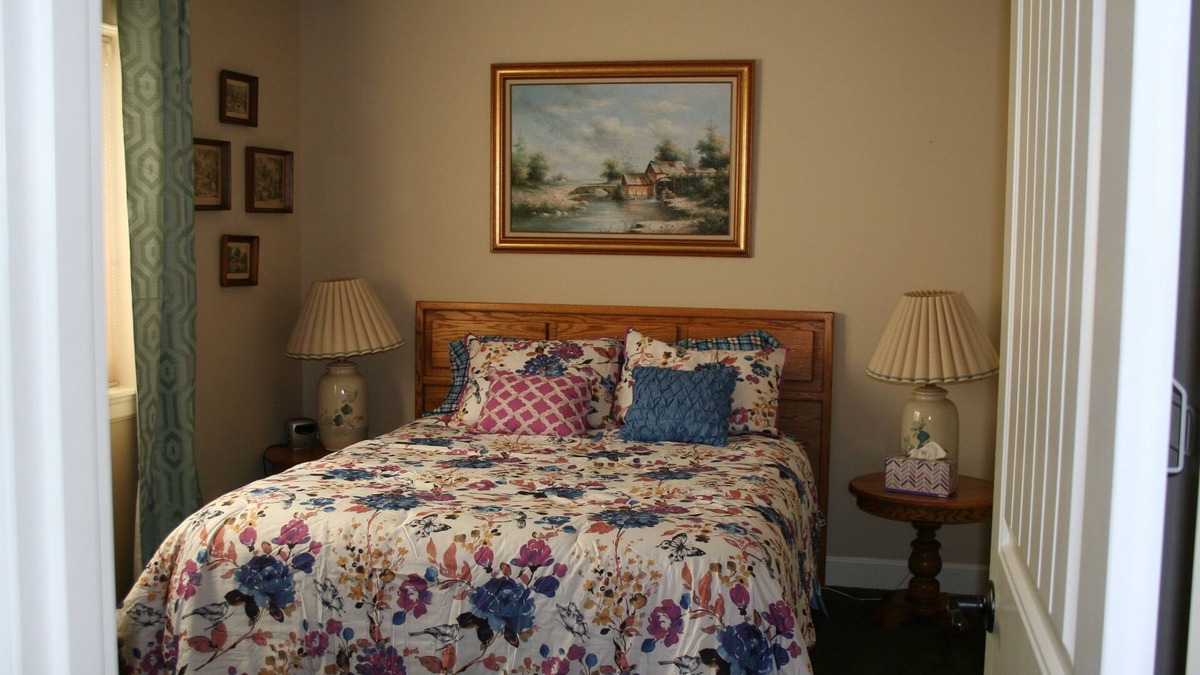 Larkspur Apartment | Visit Bend Oregon! Spacious and Comfortable! Pets OK!