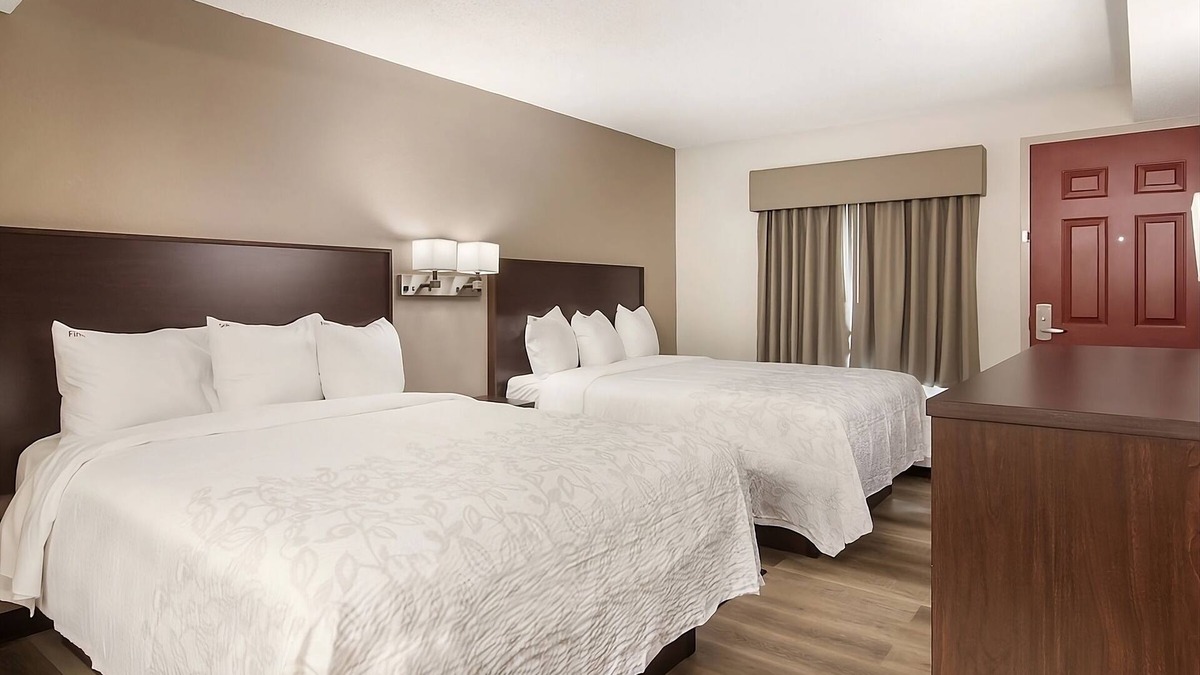 Erie Hotel | Visit Erie Historic Landmarks! 3 Budget-friendly Units, Comes with FREE Parking!