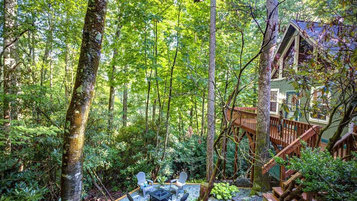 Mill Ridge Ski Chalet | Visit #mytreetophideaway located in Banner Elk, NC, nestled high in the trees.