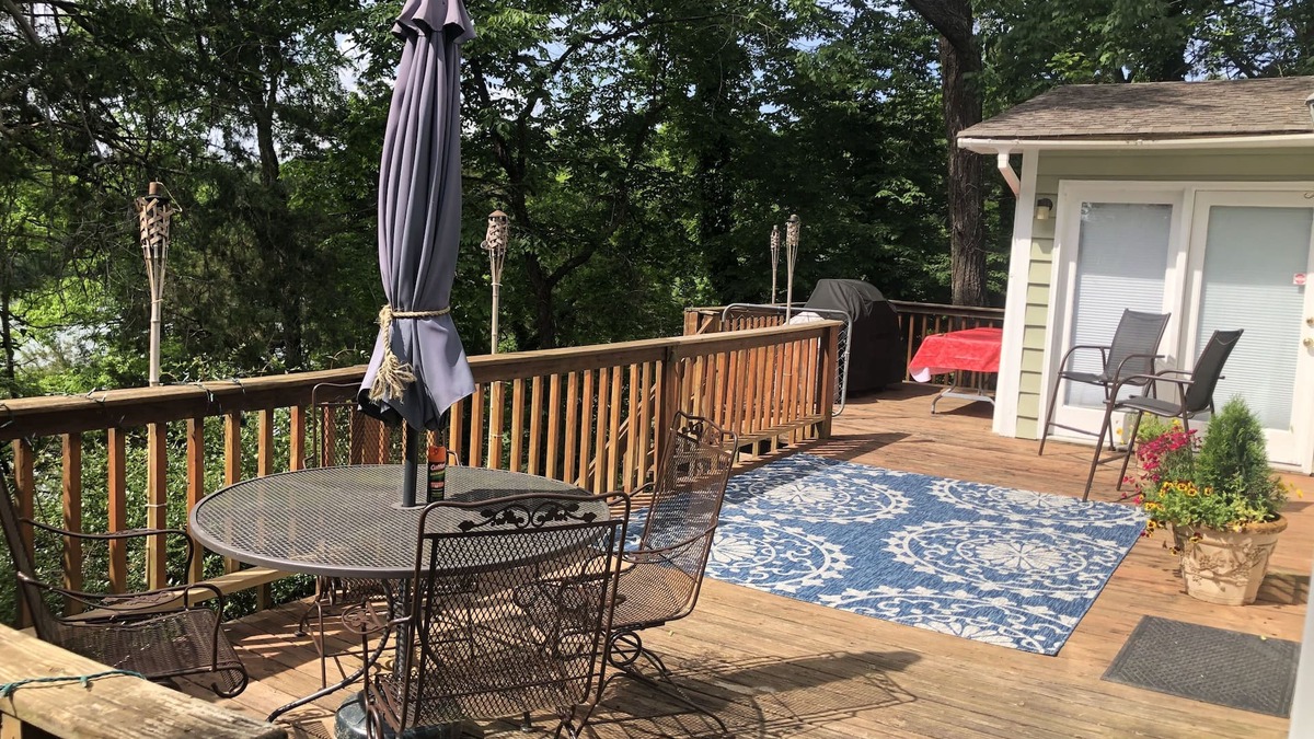 Northport House | Visit UA and get a Lake Escape as a bonus!