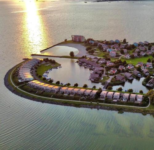 Makkum Resort | Visservilla - Beach Resort Makkum