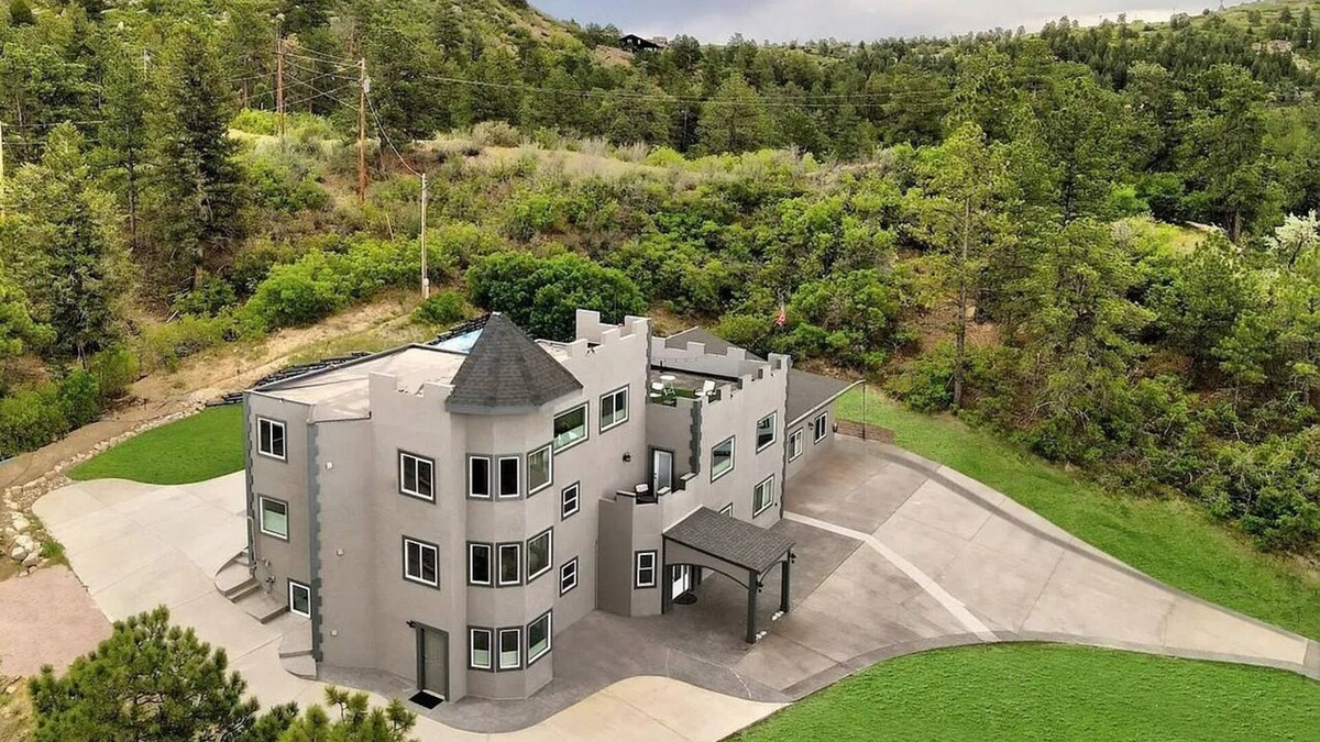 Castle Rock House | Vista 5BR/4BA Sleep9 Accessible CamperParkShopGolf