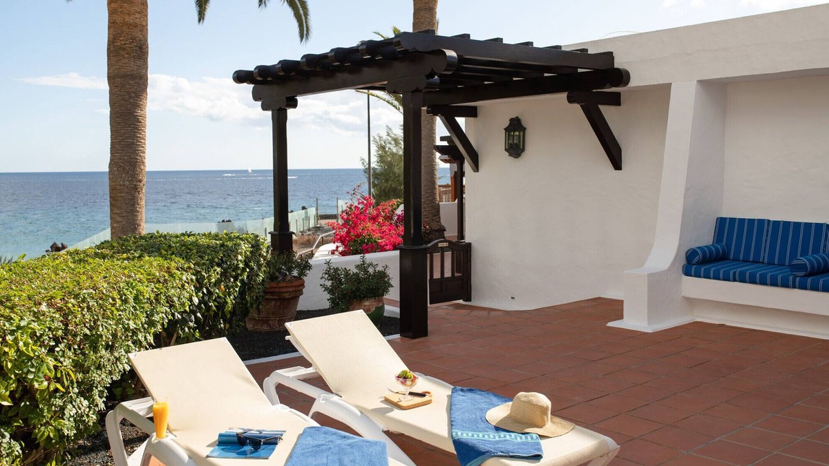 Puerto del Carmen House | VISTA AJACHES | A romantic 2 bedroom bungalow at Playa Chica Beach
