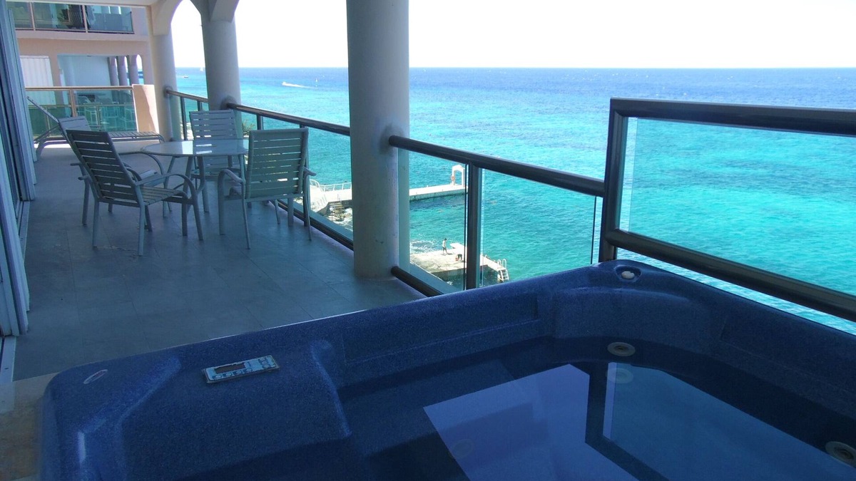 Colonia Andres Condo | VISTA AZUL - Beautiful Decorated Ocean Front - 4 Bedrooms - 6th Floor