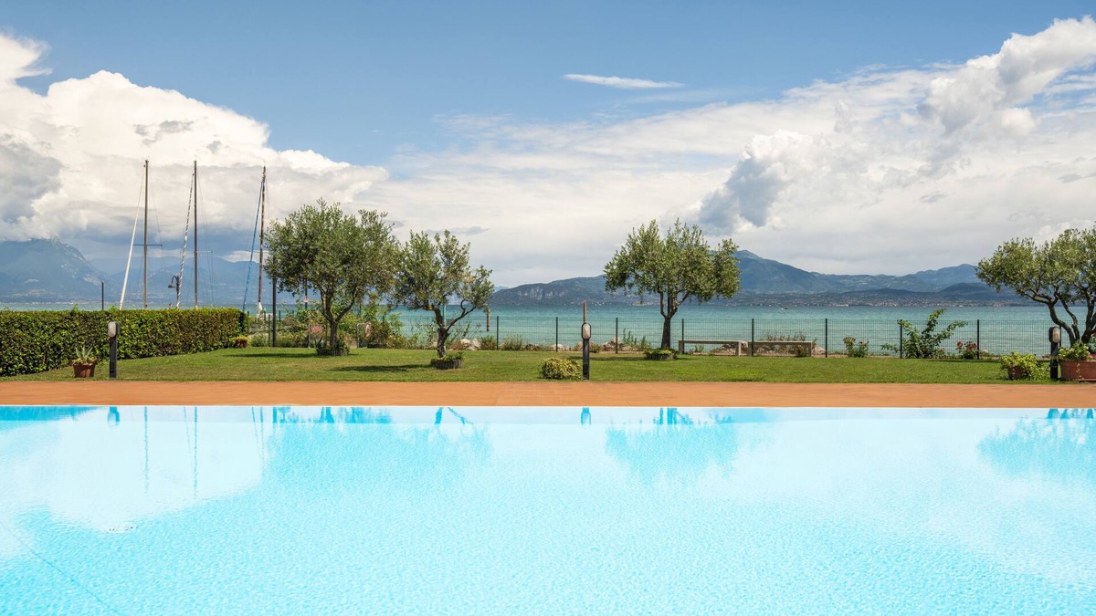 Lugana Apartment | VISTA Lake&Pool Sirmione new swimming pool Comfort, style, view of the lake