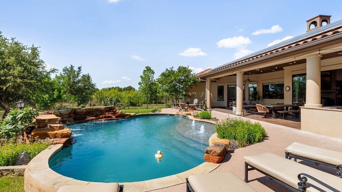 Leander House | Vista Sol Villa | Lake Days + Pool Nights