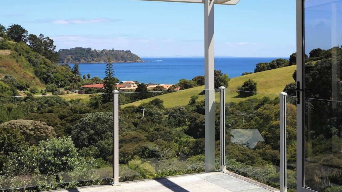 Onetangi House | Vista Twenty One | Stay Waiheke