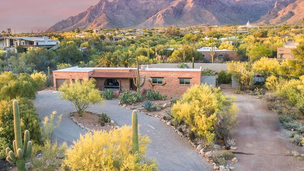 Vista De Las Candelas Estates House | Vista Velo has a Botanical Garden w Spa & Lap Pool