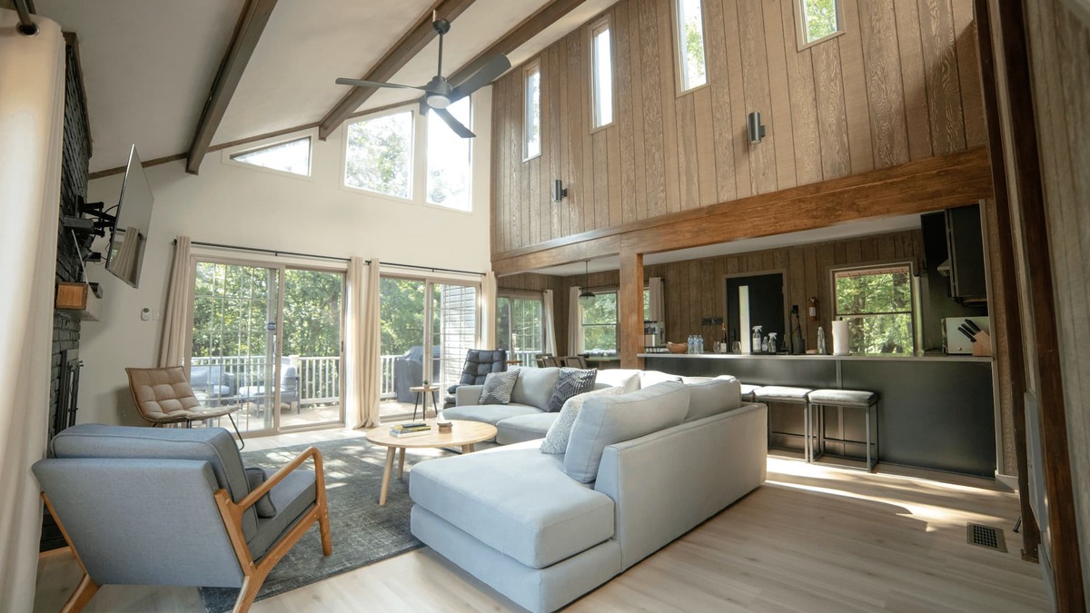 Lake Harmony Estates Cabin | Vista View CabinnHOT TUB! Lake Access!