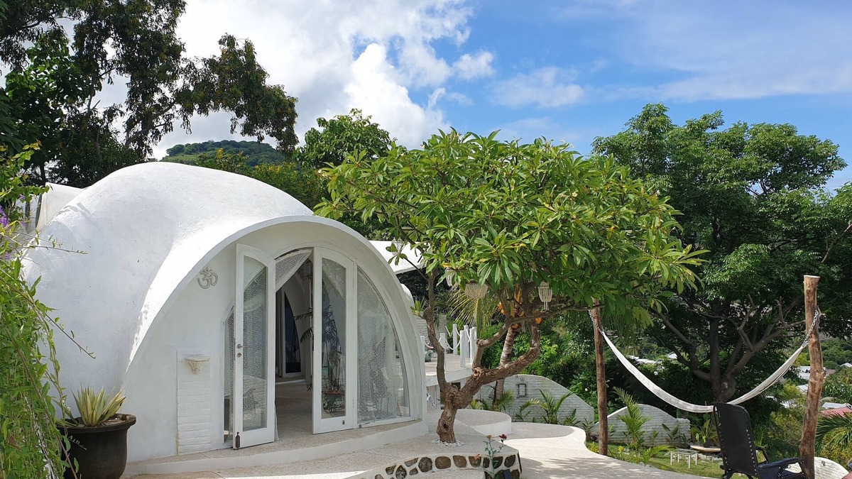 Pemenang House | VistaMonti Private Villas
