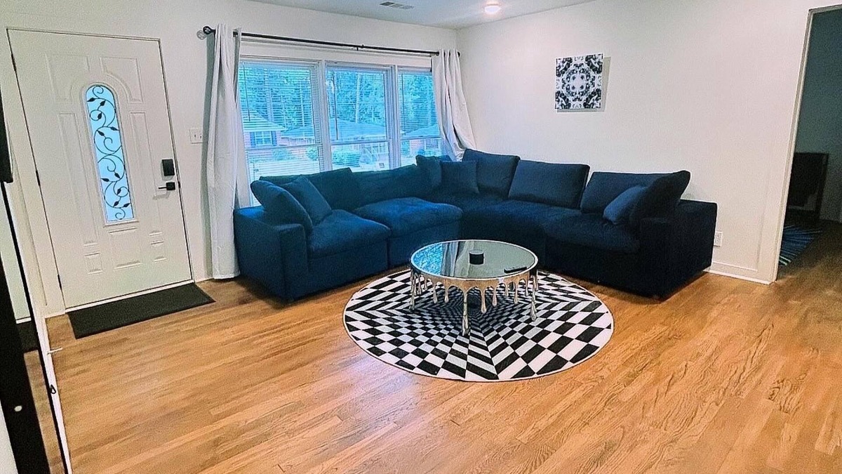 Collier Heights House | Visual Illusion themed 3-bedroom house near downtown Atlanta