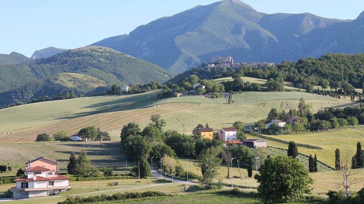 Frontone Apartment | Viti Attic - A glimpse of Frontone Castle
