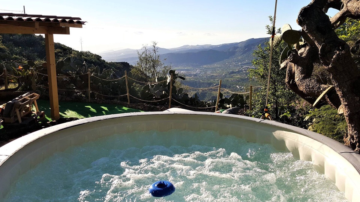 La Solana Cottage | Viuter - Rural Cave House Miguel's refuge, hot tub