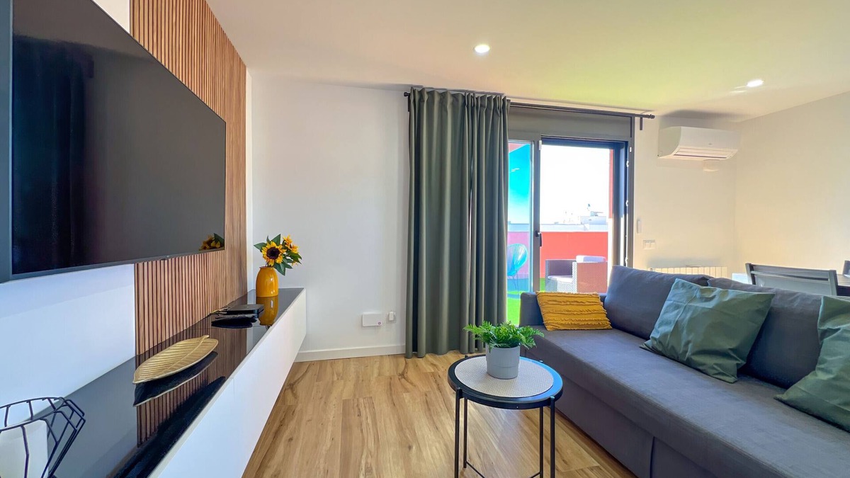 Santa Susanna Apartment | Vivalidays Henry- Santa Susanna