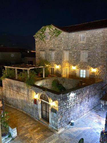 Old Town Apartment | VivaV