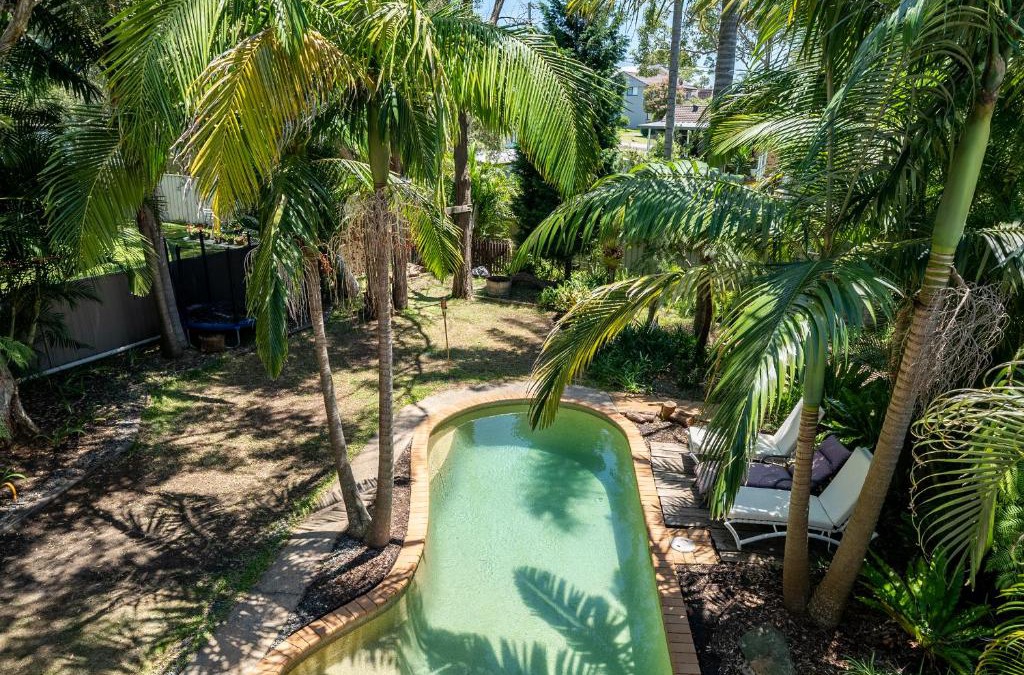 Gwandalan House | VIVID - Lake Macquarie Cosy House, heated pool, ev station, fireplace 1 hour from Sydney