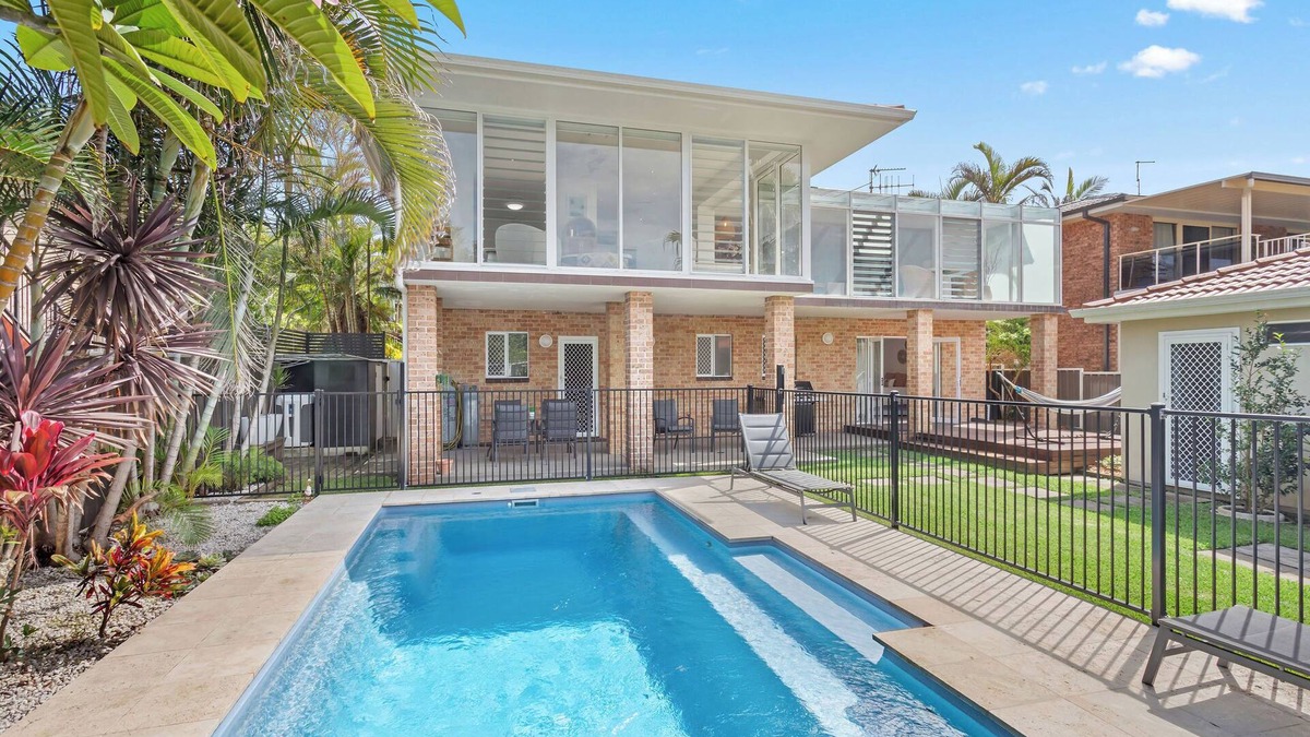 Forster House | Vivid Retreat – Where the Sea Sings You to Sleep