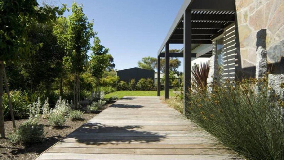 Flinders House | Vlinders - Great family home close to park, shops, cafes & restaurants