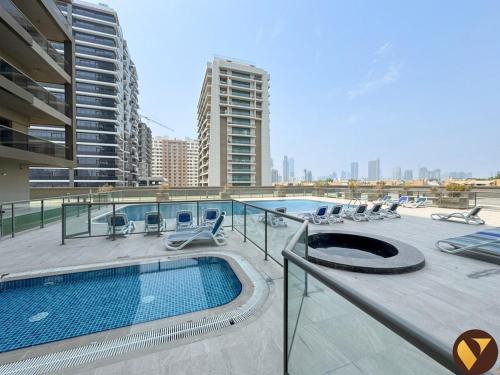 Dubai Sports City Apartment | Vogue Elite Sports City One Bedroom Apartment with Balcony with Golf Views