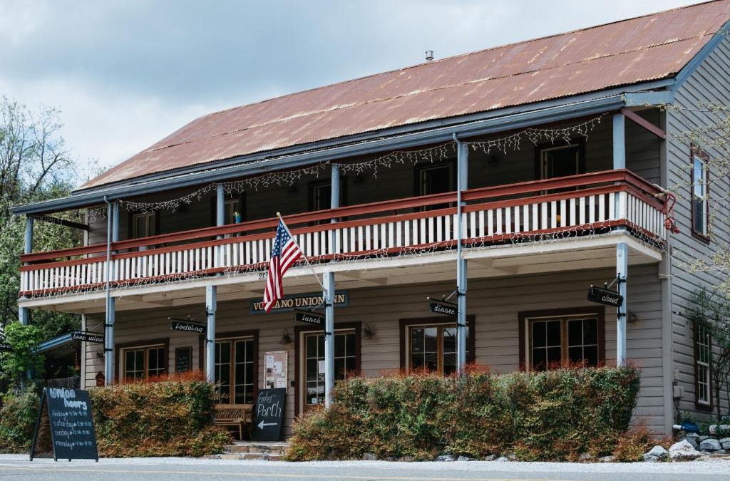 Volcano Hotel | Volcano Union Inn and Pub
