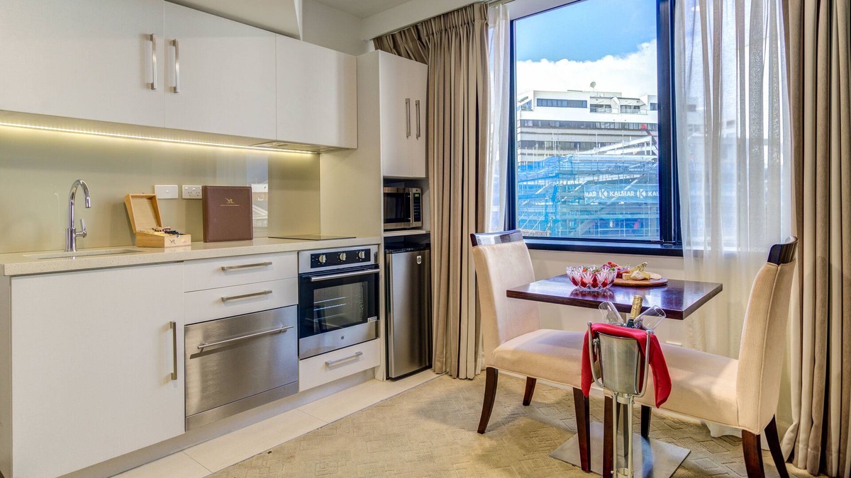 Newton Hotel | VR Queen Street - Hotel & Suites