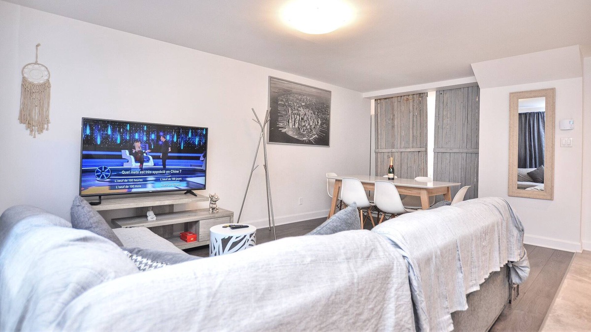 De Lorimier Apartment | Vrbo Property