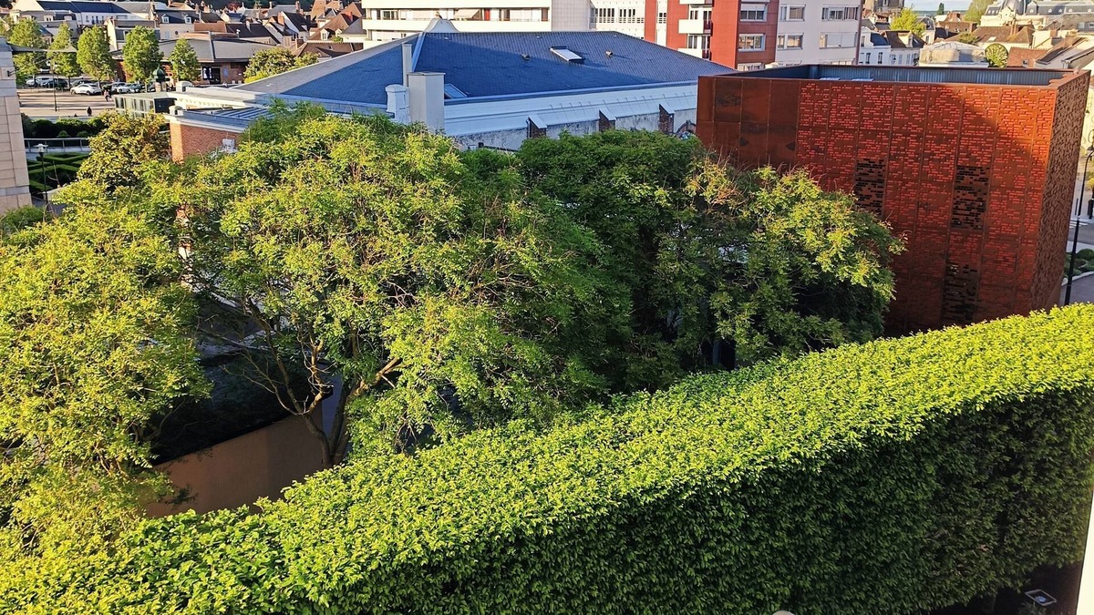 Dreux Apartment | Vrbo Property