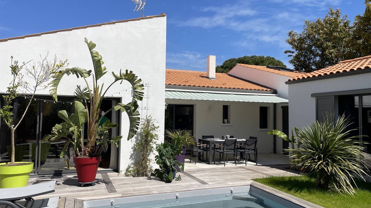 La Rochelle House | Vrbo Property