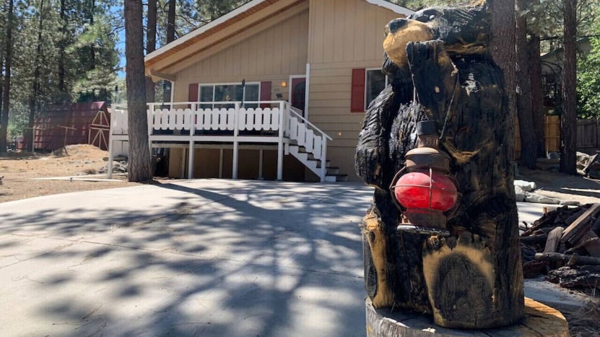 Wrightwood Cabin | VTD · Firepit/Fireplace/King bed/fenced/VillageTrail Den