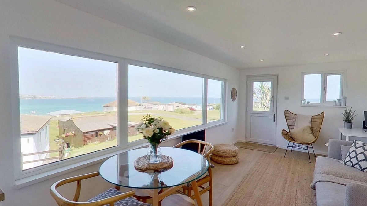 Hayle Ski Chalet | Vu an Tecca enjoys spectacular sea views and is newly refurbished.