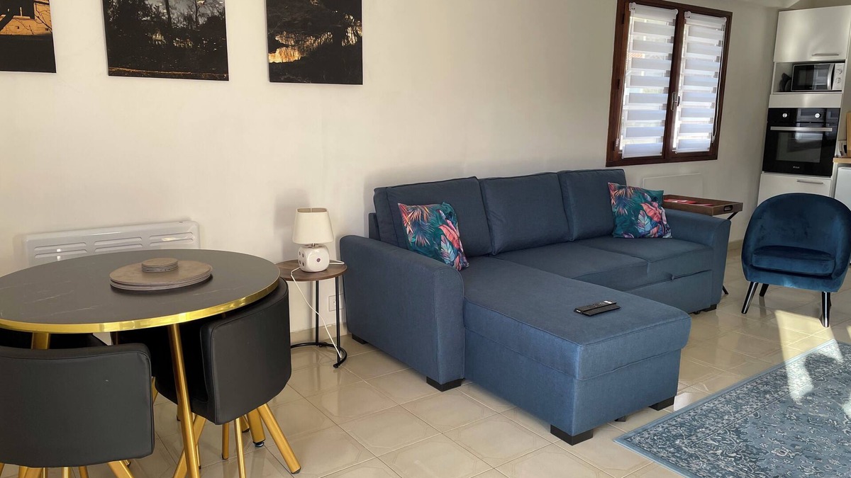 Salechan Apartment | Vue du Gar - Gateway to the Pyrenees for hikers, cyclists, skiers & relaxation.