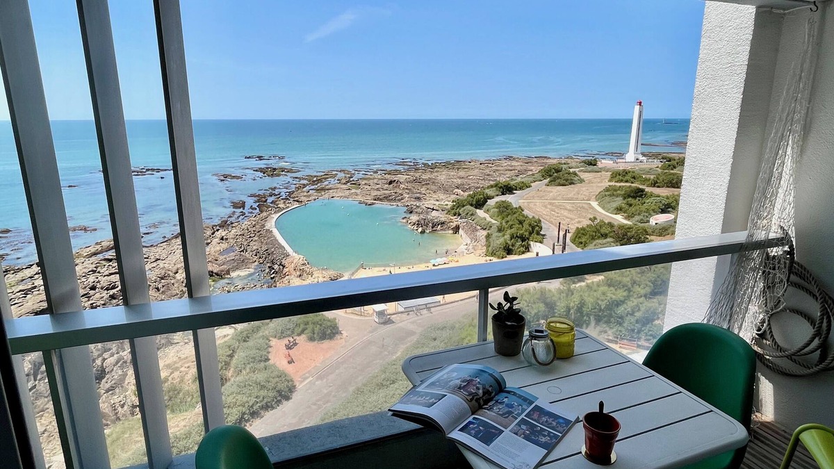 Les Sables d'Olonne Apartment | Vue imprenable sur l'océan & piscine naturelle