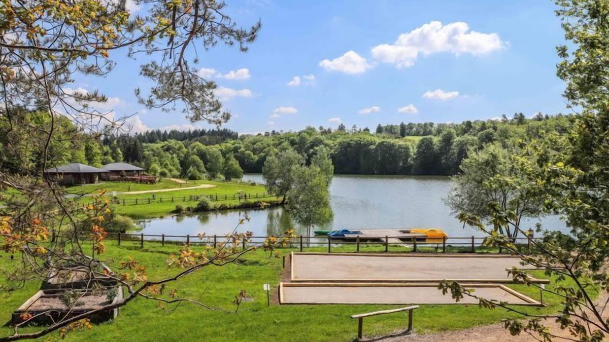 Meyrignac-l'Eglise Ski Chalet | Vue sur le lac Monédières | Chalet mitoyen + Spa