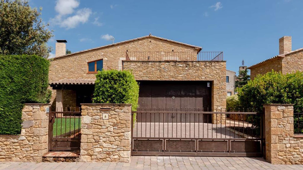 Vulpellac House | Vulpellac House. Garden and private pool