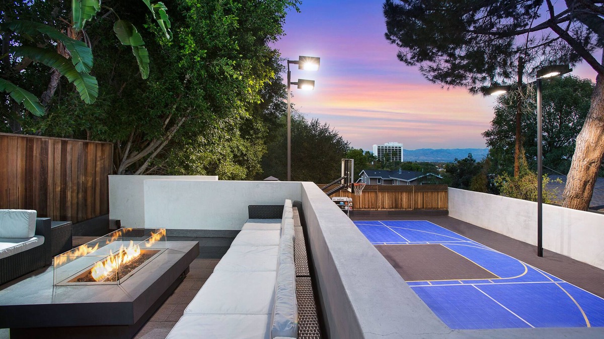Sherman Oaks Villa | Vv Estates