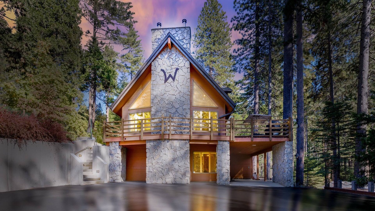 Arnold Ski Chalet | W House in BLS, sleeps 20 with Game Room, HotTub, Central AC&Heat, Pet friendly