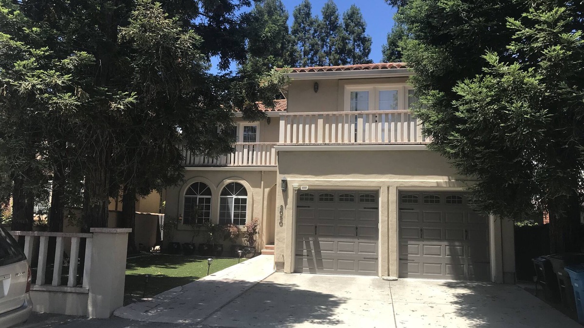 West Menlo Park House | W. Menlo Luxurious executive mansion over 4000sqft