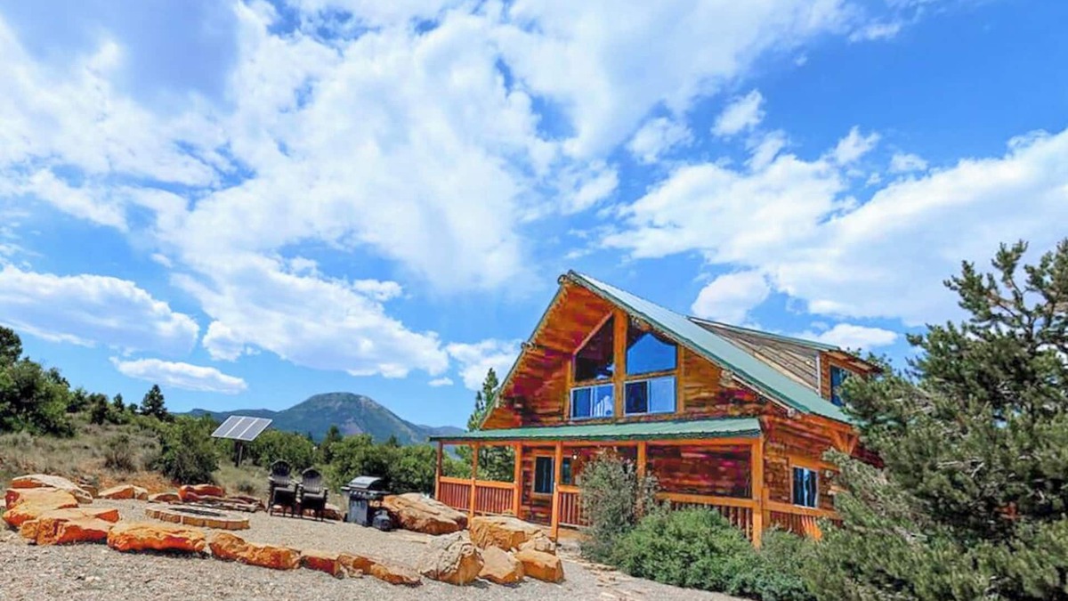 Monticello Cabin | W-W: Canyon View Cabin, An Epic Family Retreat