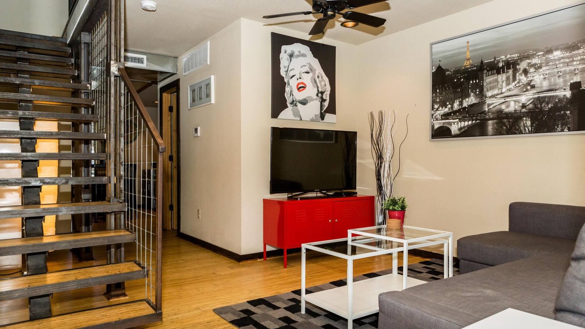 Waco Condo | Waco's only Boutique Hotel - Location Location Location !