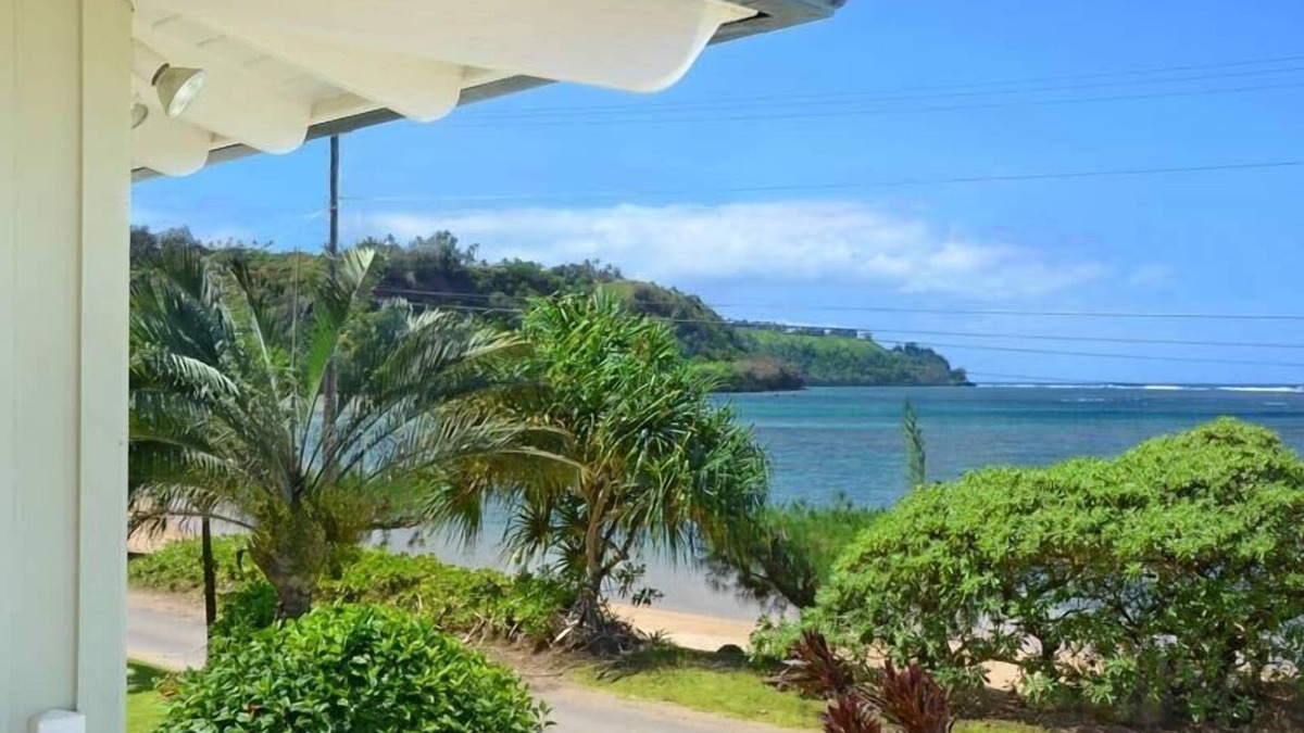 Kilauea House | Wade Home, spacious & just steps from the beach